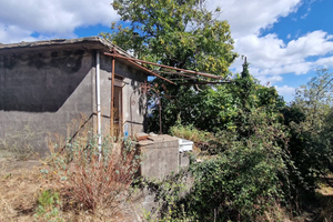Casetta di campagna con terreno a Linguaglossa