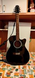 Chitarra elettroacustica nera con accordatore