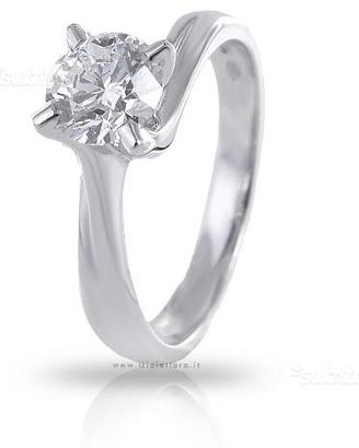 Anello solitario in oro bianco