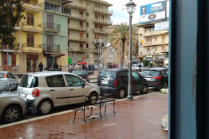 Locale commerciale in Piazza Fontana Nuova