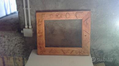 Cornice intagliata vuota
