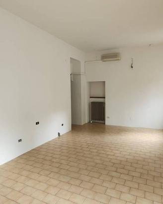 Immobile di 37 m² a Momo