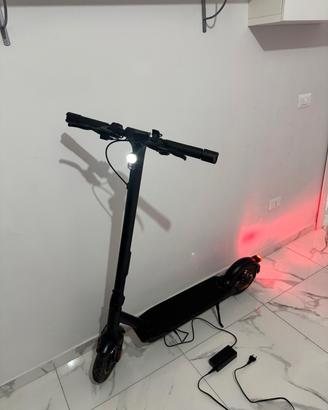 monopattino elettrico argento 25