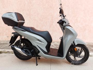 Honda SH 125 Grigio 700 km - 2025