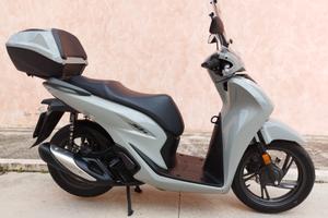 Honda SH 125 Grigio 700 km - 2025