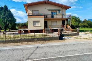 BIFAMILIARE CON INGRESSO INDIPENDENTE E GIARDINO