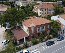 VILLA SINGOLA A CIVITANOVA MARCHE