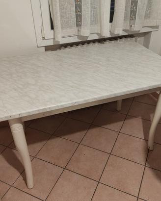 Tavolo con sedie cucina