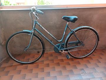 bici donna azzurra