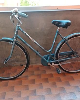 bici donna azzurra