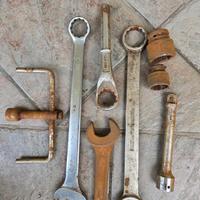 Chiavi varie di grandi dimensioni