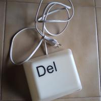 luce ambiente tasto "DEL"