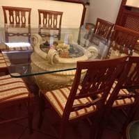 Tavolo in cristallo con sedie 
