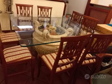 Tavolo in cristallo con sedie 