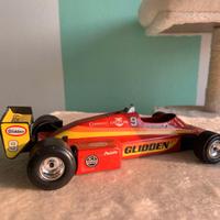 Modellino auto da corsa Bburago rossa