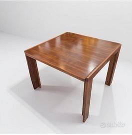 Tavolo da pranzo Cassina con 4 sedie in noce