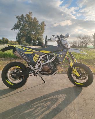 Husqvarna 701 motard