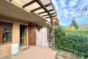 VILLA A SCHIERA A CORTE FRANCA