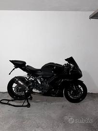 Yamaha R7