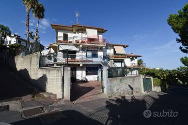 Villa o villino - Aci Catena