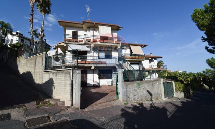 Villa o villino - Aci Catena