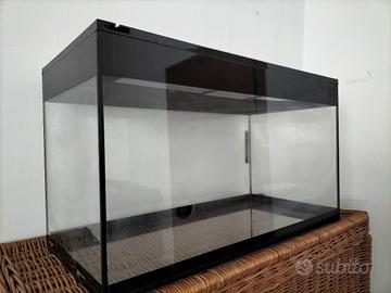 Acquario da 100 lt della ditta askoll, + accessori