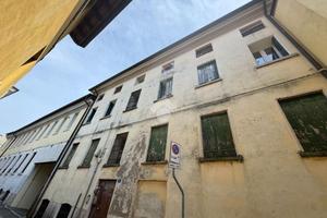 4 LOCALI A SCHIO
