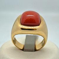Anello da donna con corallo rosso