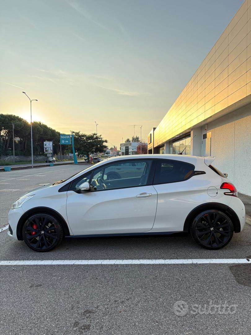 Peugeot 208 2016 photo 5