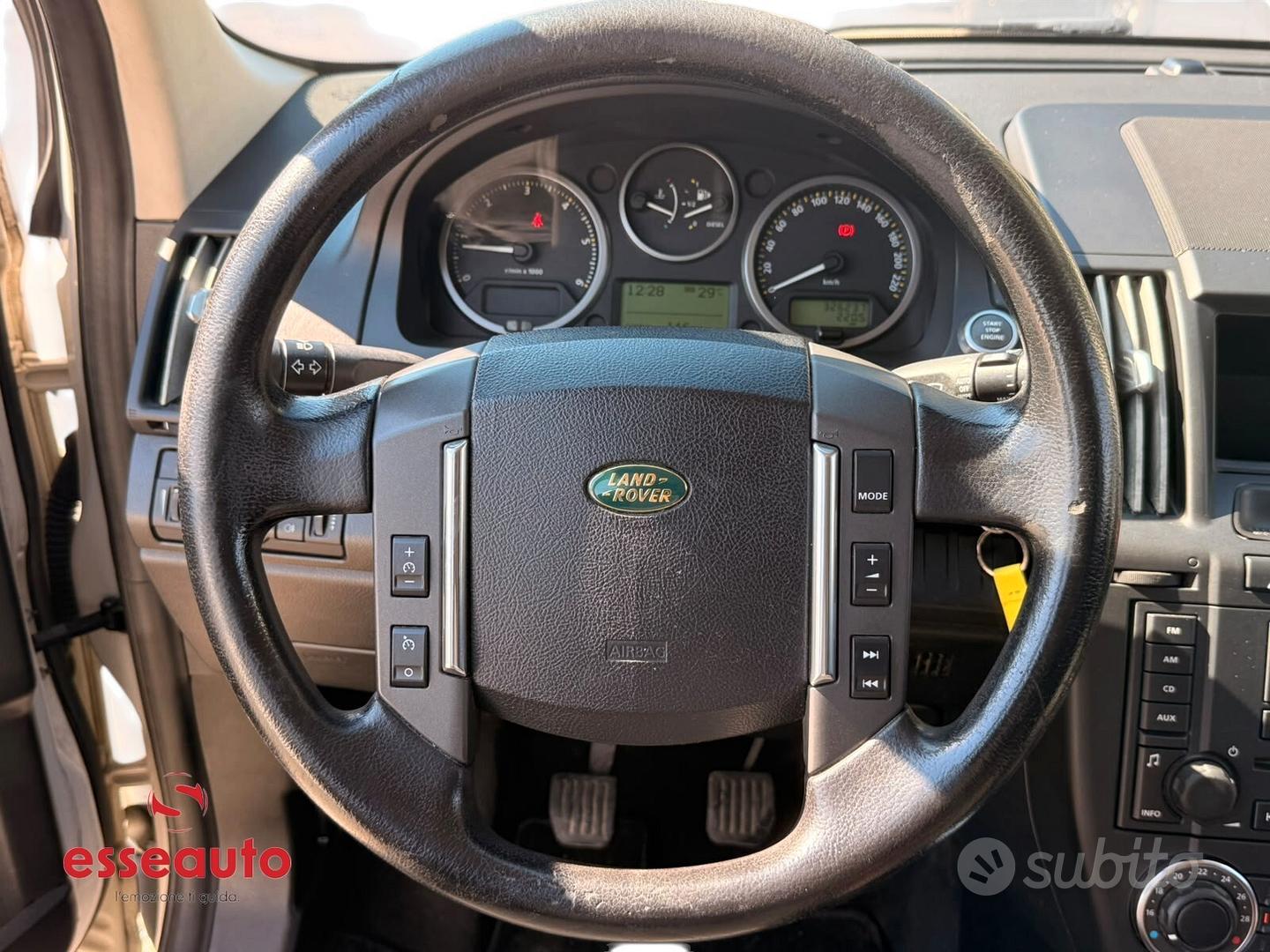 Land Rover Freelander 2010 photo 4