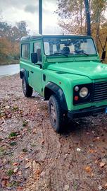 Land Rover Defender 