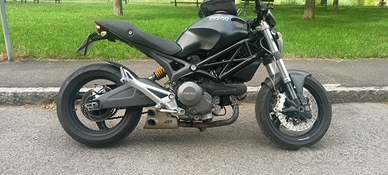 Ducati Monster 696