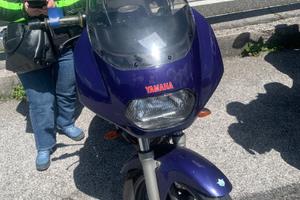MOTO YAMAHA XJ600 DIVERSION CON ACCESSORI 1993