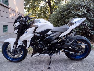 SUZUKI GSX S 750