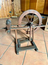 Arcolaio in legno antico