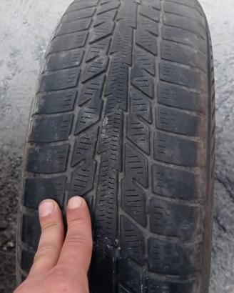 4 gomme invernali 175/65 R15 84T su cerchio ferro