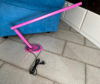 Lampada da tavolo rosa