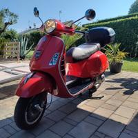 Piaggio Vespa 300 GTS