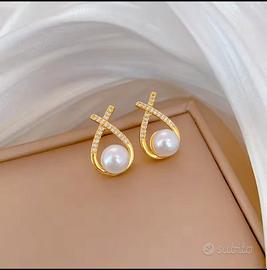 Orecchini con oerla color oro