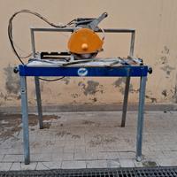 Taglia piastrelle ad acqua