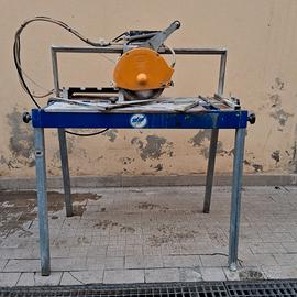 Taglia piastrelle ad acqua