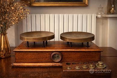 Bilancia d’epoca in legno e ottone - con pesi