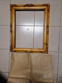 cornice in legno molto vecchia