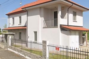 Casa indipendente su 4 LATI