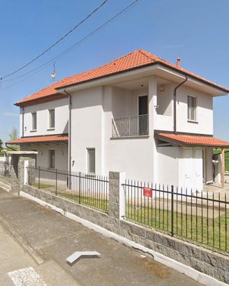 Casa indipendente su 4 LATI