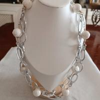 Collana a catena con sfere di ceramica bianca