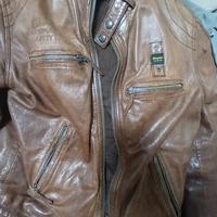 vedo due gubotti blauer uno in pelle latro e un ca