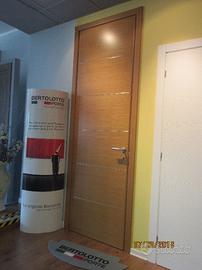Porta rovere con inseriti alluminio da sala mostra