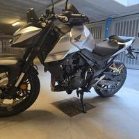 Hornet 750 Grigio, quick shift, 7 mesi di vita