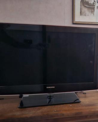 TV Samsung 32” Full HD UE32B6000VW con elegante ba